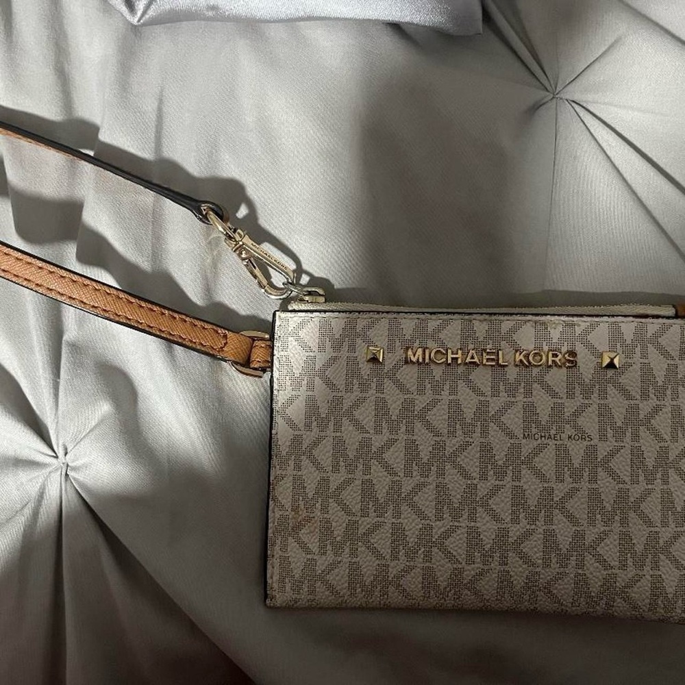 michael kors wristlet wallet